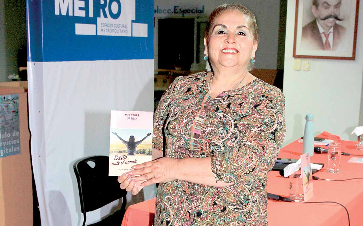 MERCEDES URBINA orgullosa de publicar y presentar su libro Éxito Ante el Mundo