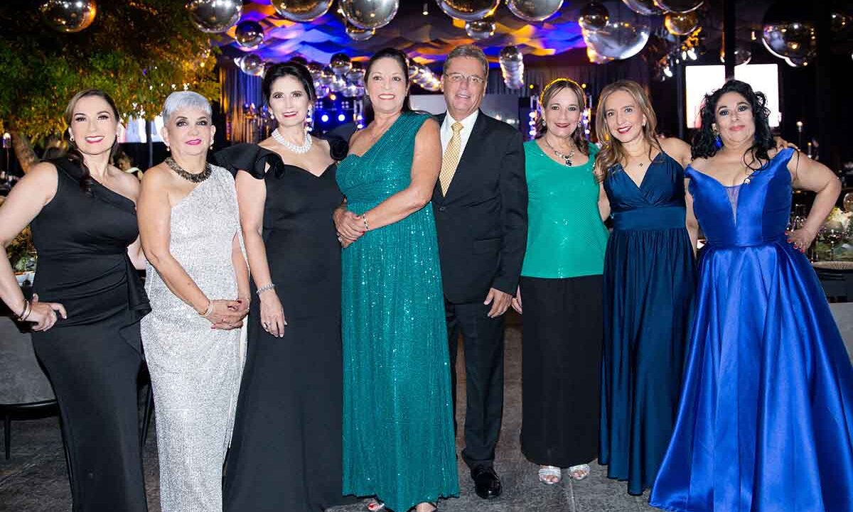 Margarita Villareal, Álvaro De Cosio, Adriana Medina, Elisa Rodriguez, Adriana Casares, Araceli Banda, Miriam Díaz y Letty Canchola