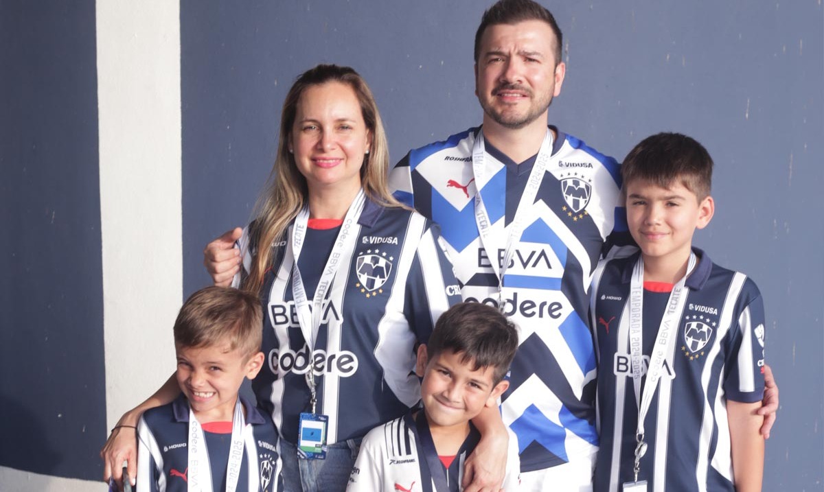 Abril Martínez, Chema Uruttia, Santiago Urrutia, Juan Pablo Urrutia y Chema Urrutia