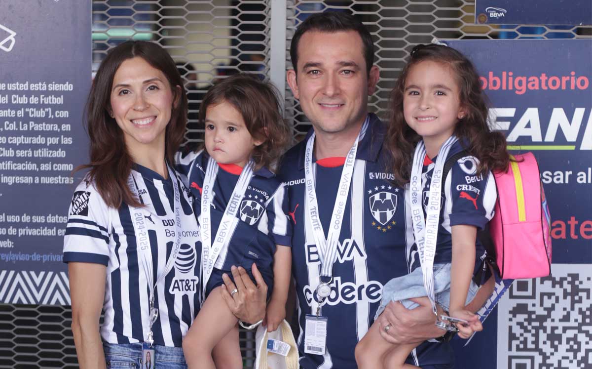 Katia Córdova, Sofía Arce, Santos Arce y Catalina Arce