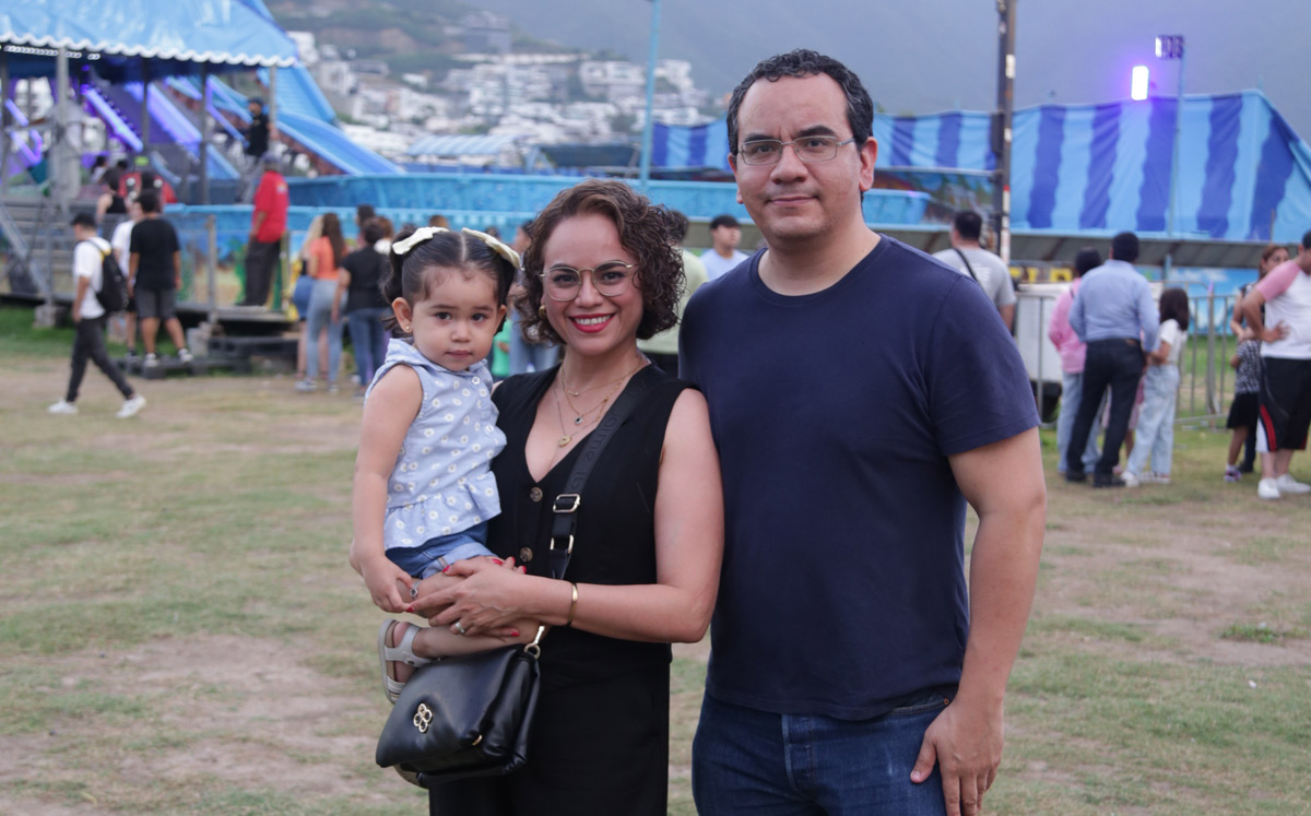 Regina Becerra, Luz Barba y Ernesto Becerra / Foto: Roberto Alvarado