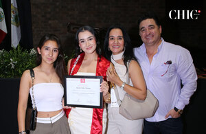 Valentina, Renata, Claudia  y Jesús