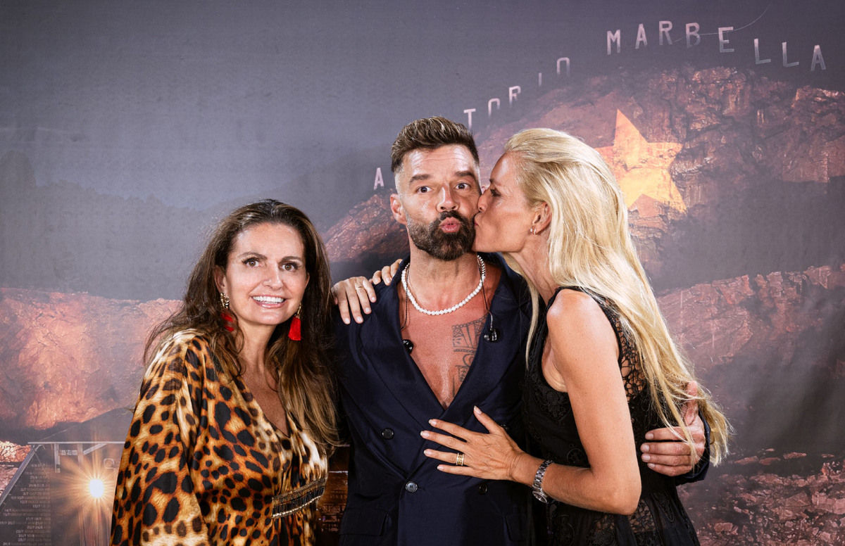 Sandra García-Sanjuán, Ricky Martin y Esther Cañadas.