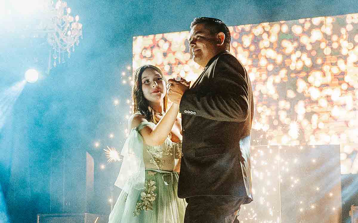 ZARA MATA y su padrino SERGIO RUBIO bailando el vals