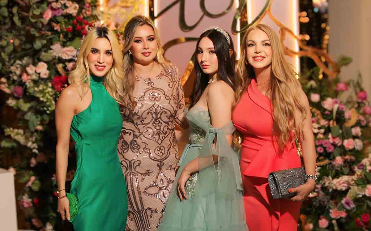 MICHELLE CASTREJÓN, NABIL GUEVARA, ZARA MATA Y SONIA GARCÍA felices en el festejo