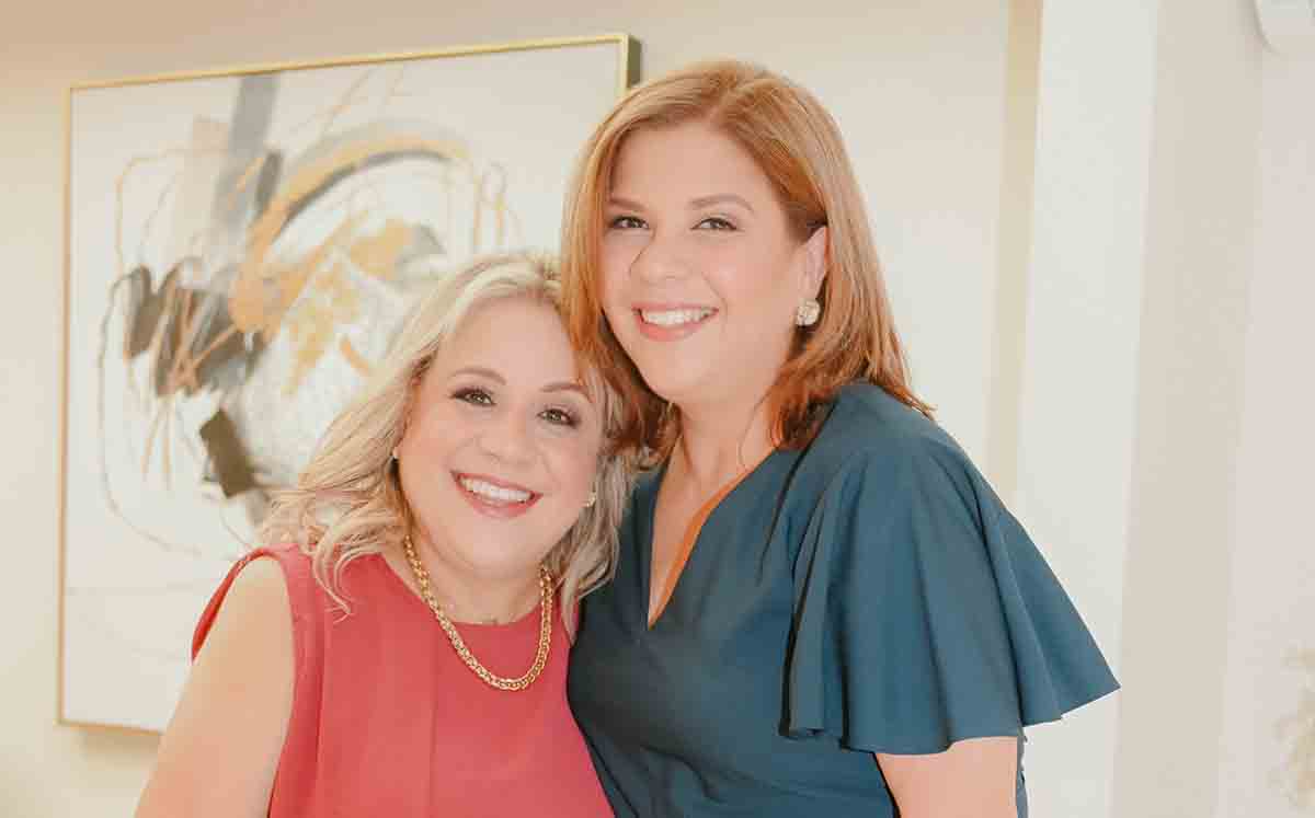 MARTHA AMADOR Y MÓNICA AVIÑA no pararon de sonreír durante la pedida