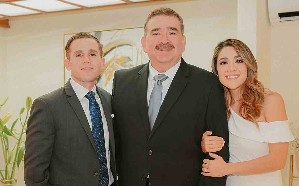 CARLOS MEZA, CARLOS MEZA Y MARIANA MEZA lucen geniales bajo nuestra lente