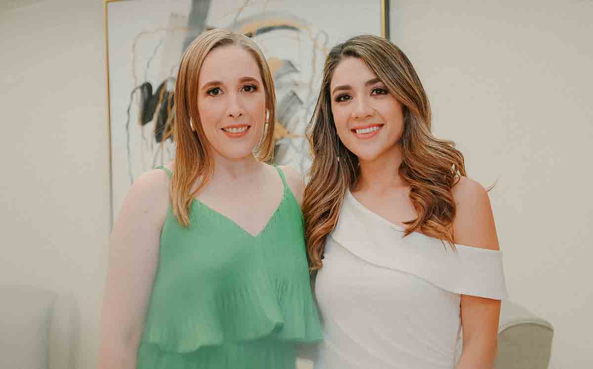 EMMA JUÁREZ Y MARIANA MEZA estuvieron muy contentas durante la pedida