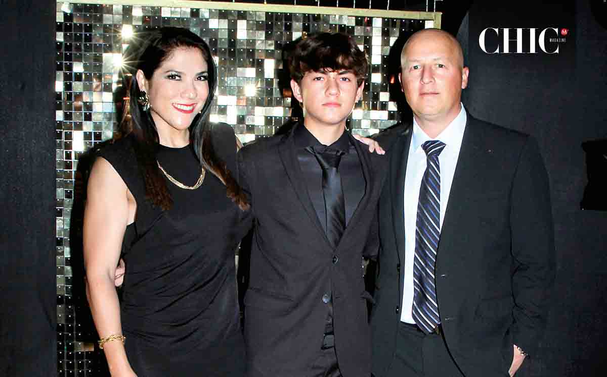 MARIANA PRIEGO Y RAÚL NIAVES orgullosos de LUIS RAÚL NIAVES