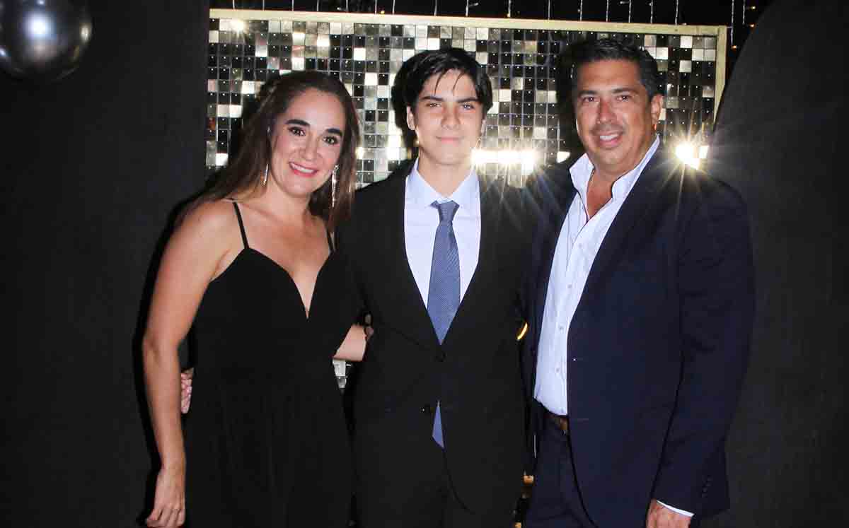 Asistentes bailaron los mejores éxitos del momento a cargo del DJ Lalo