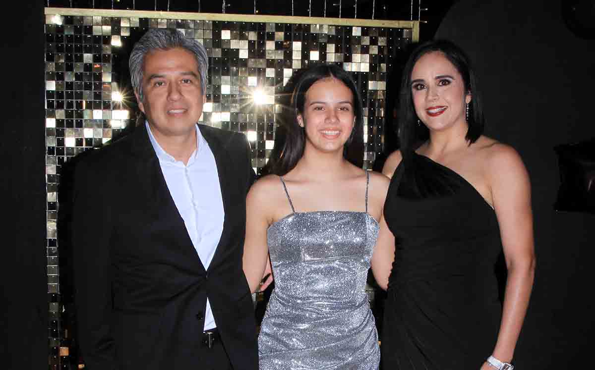 Asistentes llegaron con sus mejores outfits al evento