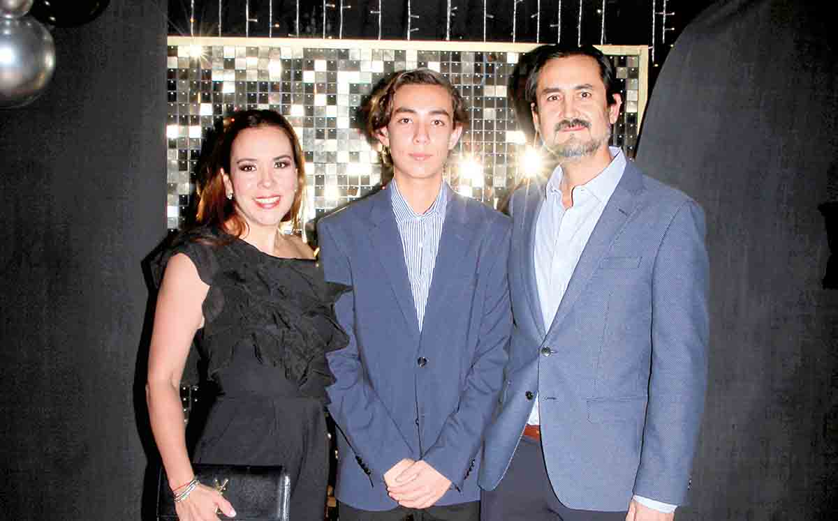 Asistentes disfrutaron de bailar los mejores éxitos del momento a cargo del DJ Lalo