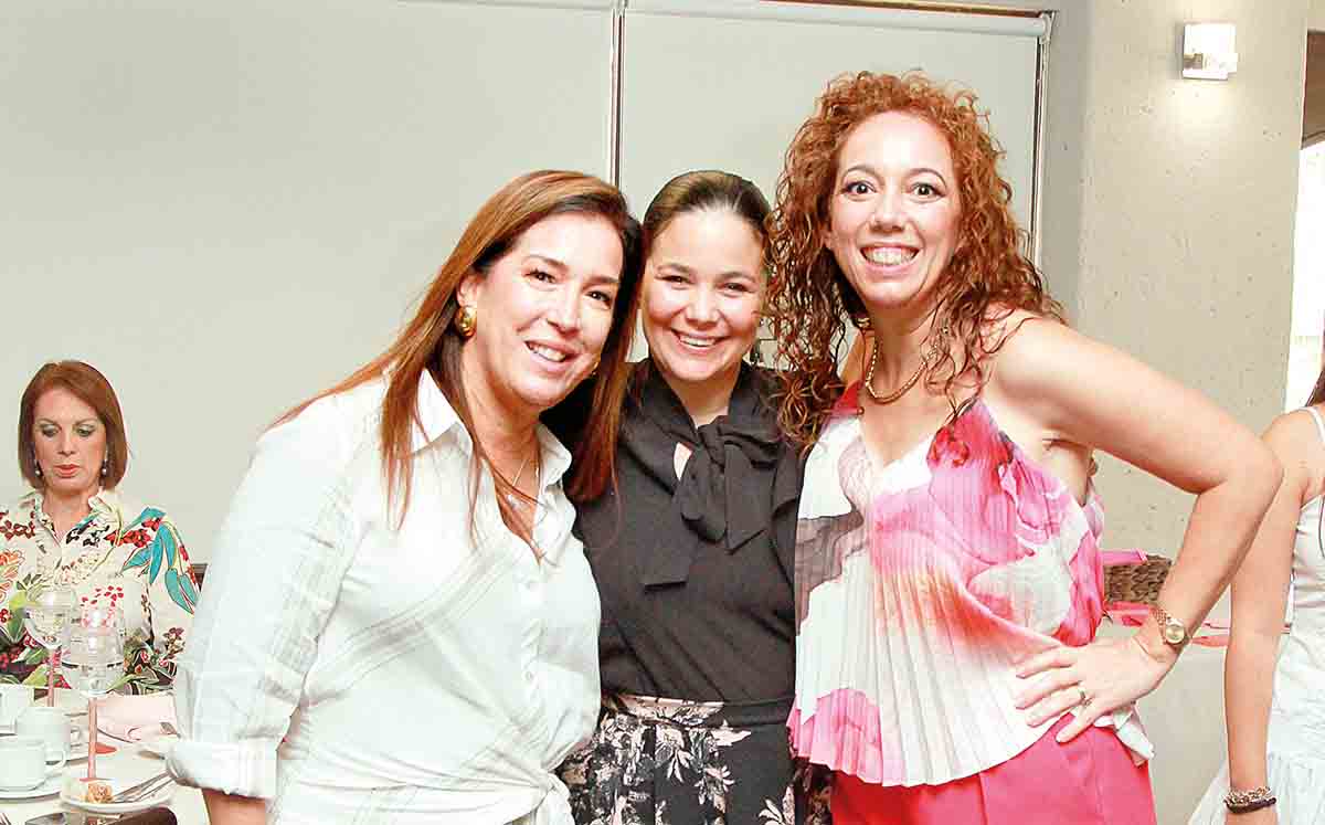 SILVIA DE ANDRADE, ALEJANDRA ARAGÓN Y LUCIRENE CARSTENSEN disfrutaron de la decoración de Opciones para Eventos