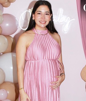 DANIELA GÓMEZ lució radiante en su baby shower