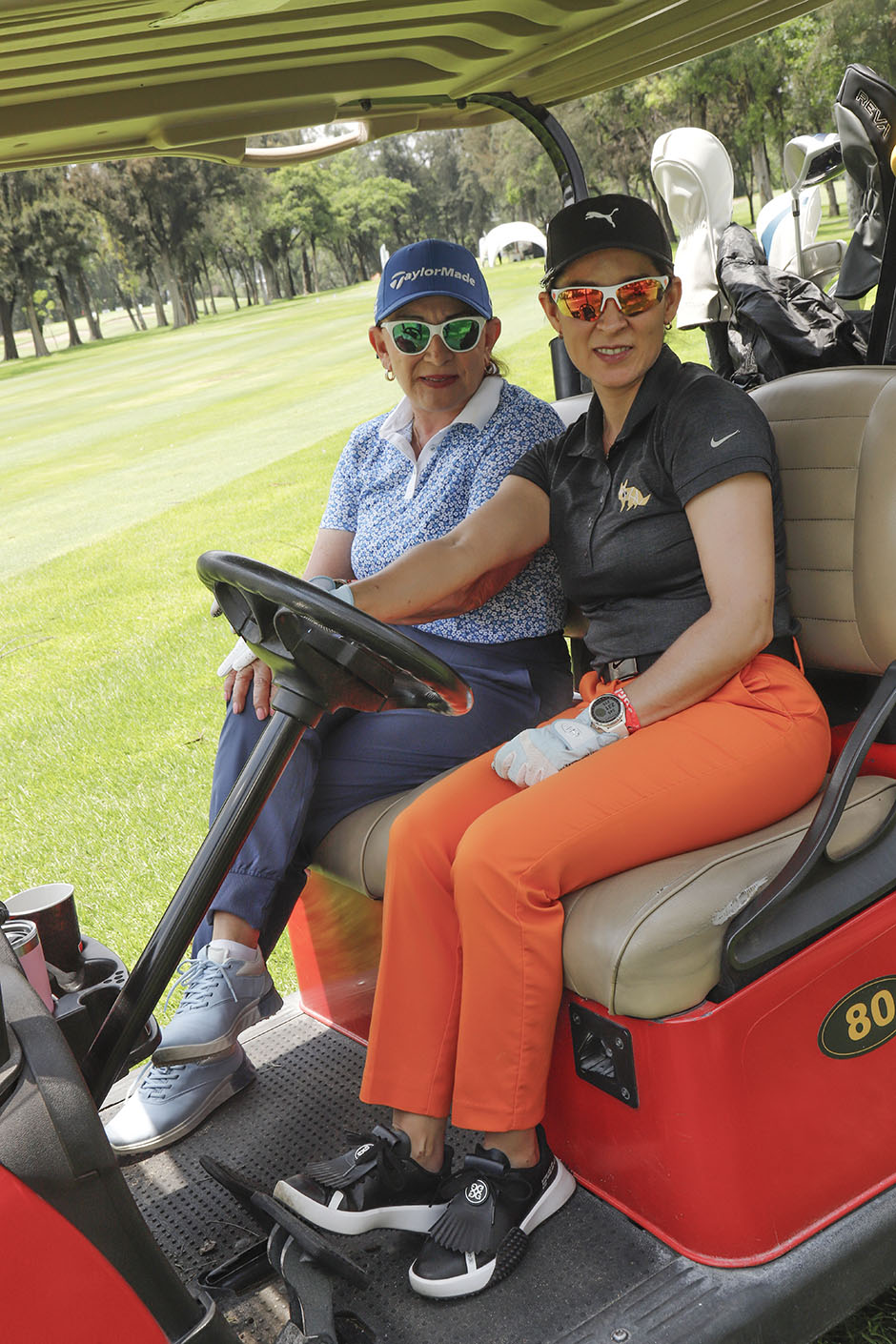 Delmira de González y Sandy de Loza