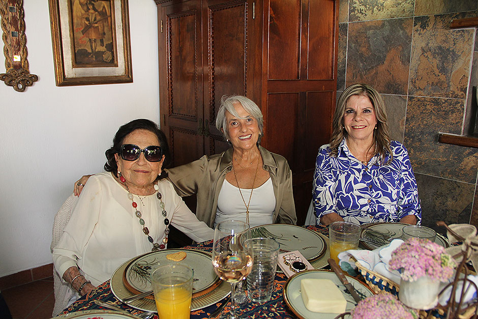 Gabriela Aguilar de Gómez Berea, Gabriela Gómez Berea y Verónica Lancaster Jones.