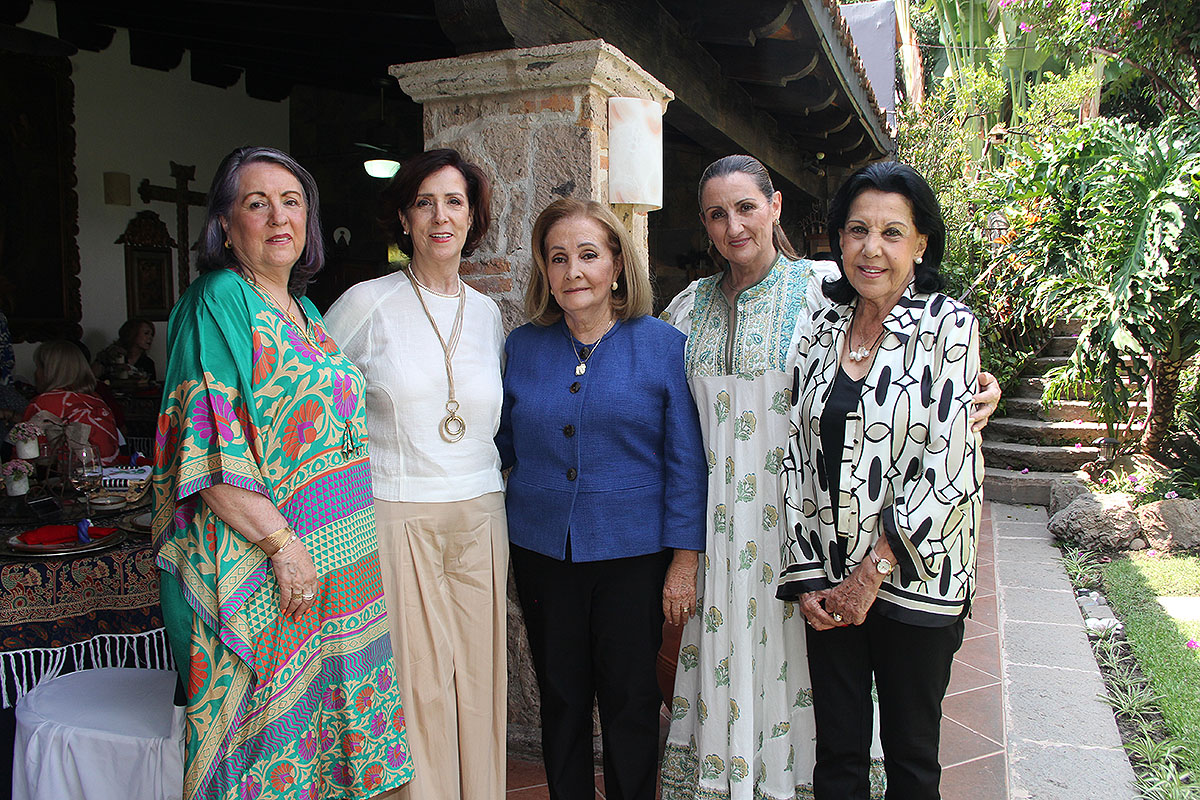 01 Lorenza Rébora, Martha González, Rosita Watanabe, Pilar Padilla y Cristy Suárez.