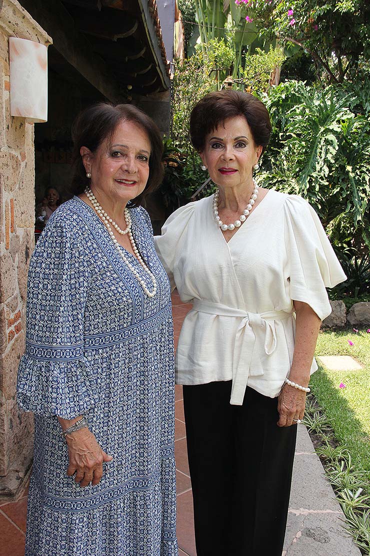Paz Gómez Urrea y Bertha Urrea.