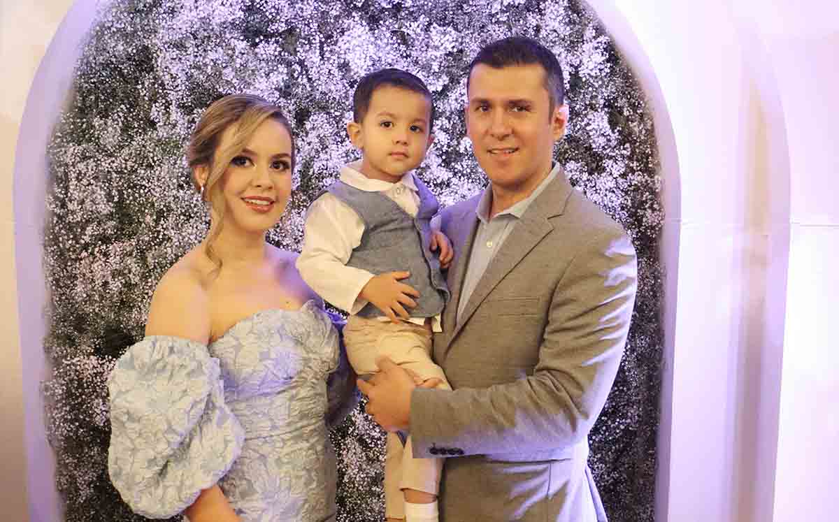 KRYSTELL ESPINOSA, RAFAEL  BARBARENA Y RAFAEL BARBARENA disfrutaron de bailar y cantar de los mejores éxitos del momento a cargo de High Life