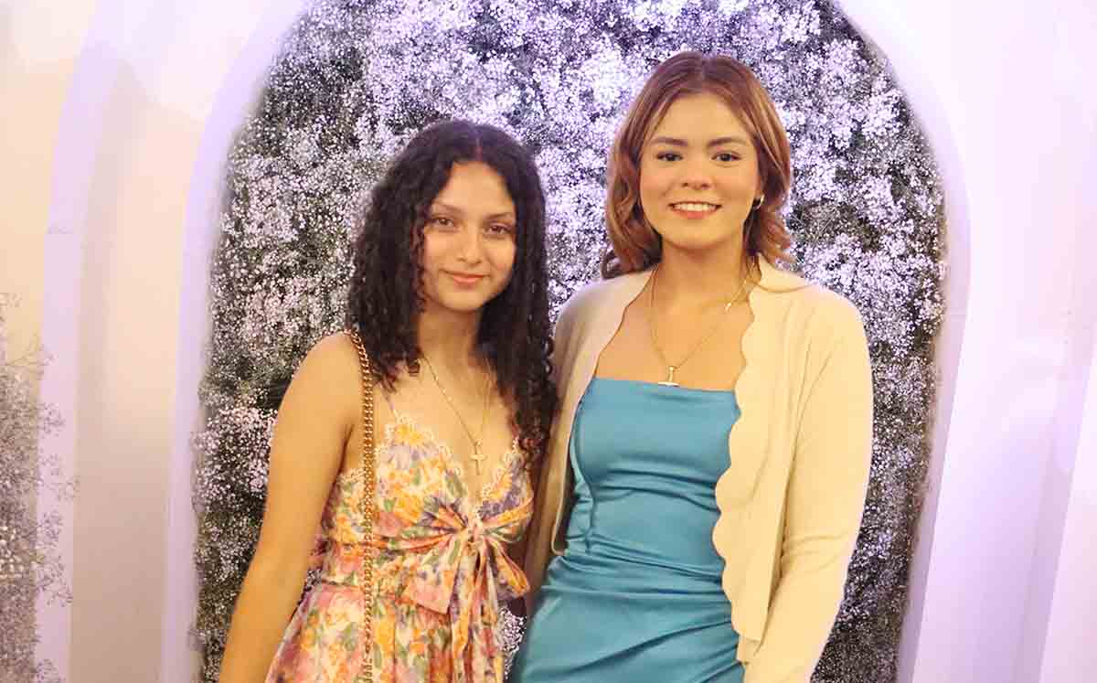 Invitadas disfrutaron de la misa a cargo del padre Silverio Martínez