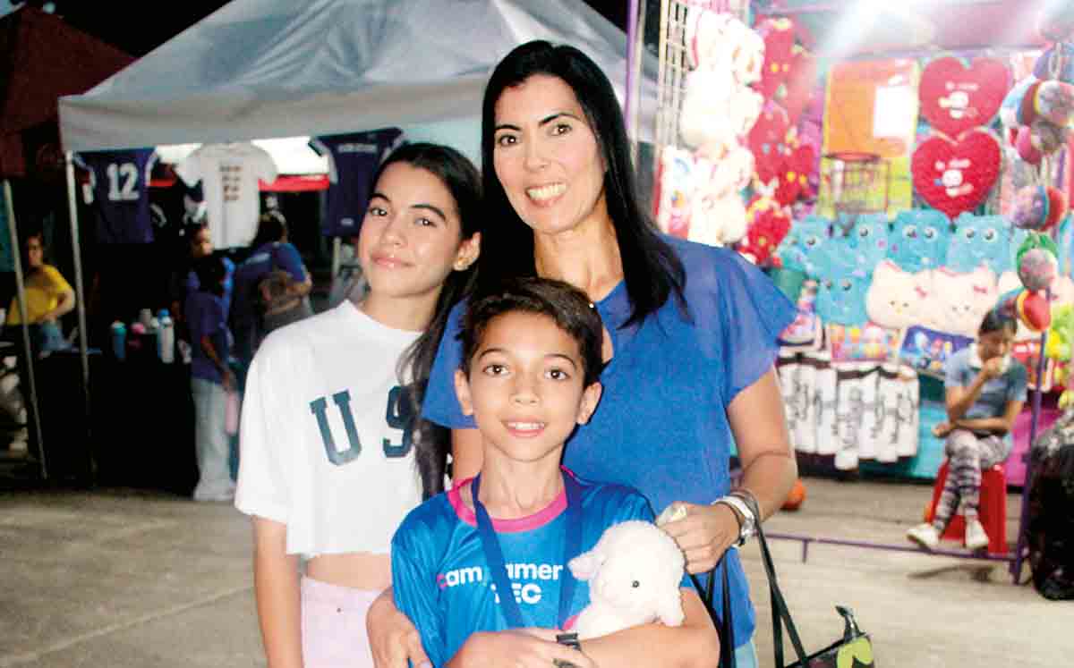 SOFÍA CABRICES, KARLA DEL PINO Y FABIÁN CABRICES nos regalaron sus mejores sonrisas