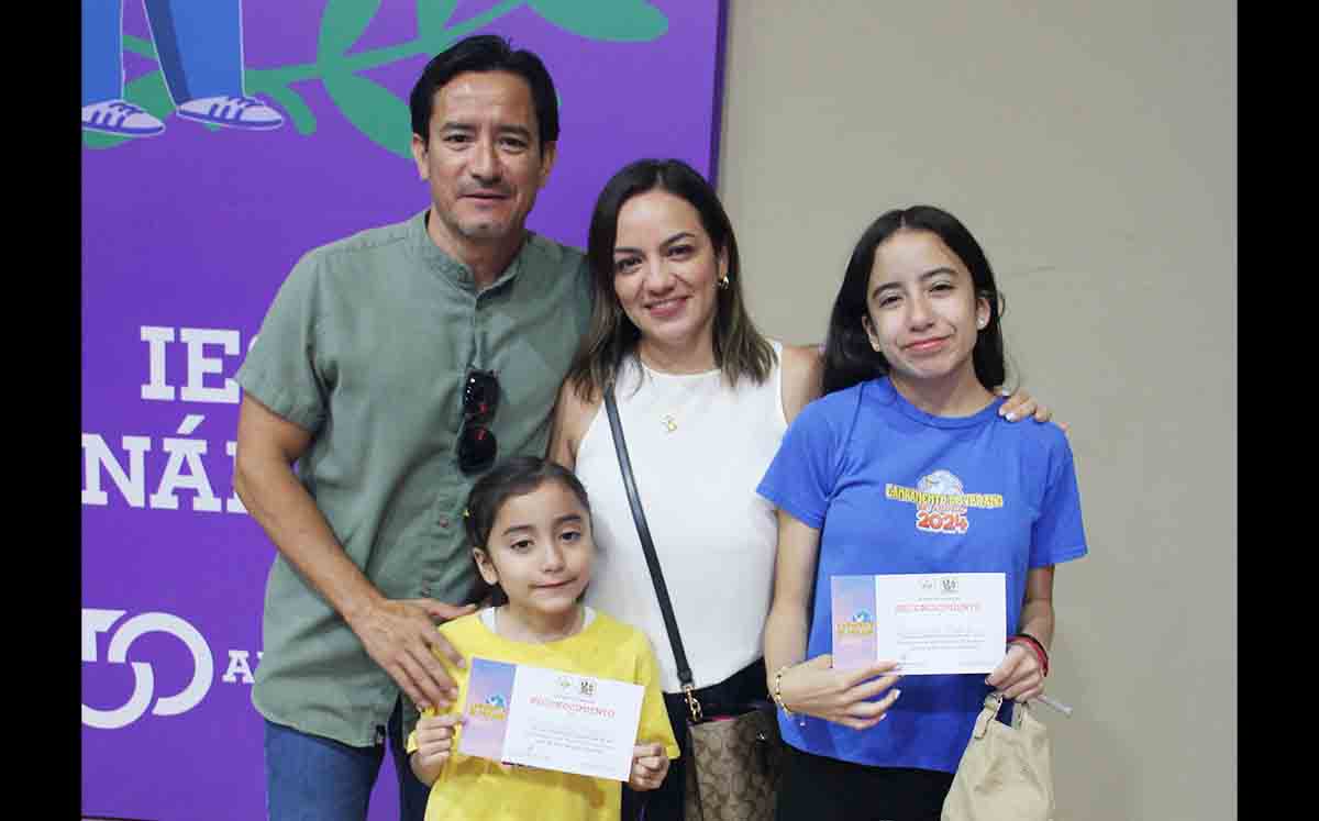 CESAR LÓPEZ, ZACIL MADERO, REGINA LÓPEZ Y MARIANA LÓPEZ nos regalaron sus mejores sonrisas