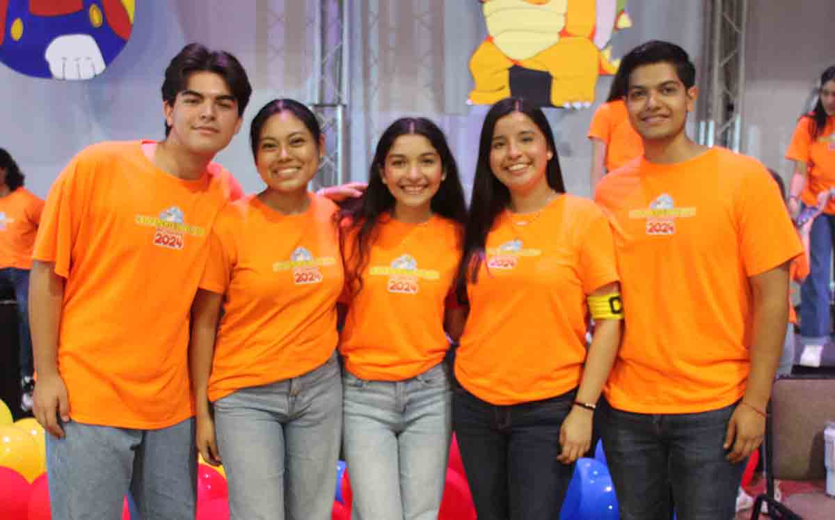 JORGE MARTÍNEZ, ANETTE RIVERA, TERE TREJO, ISA GUERRERO Y DANIEL MEDELLÍN disfrutaron de ayudar a los niños en todas las actividades