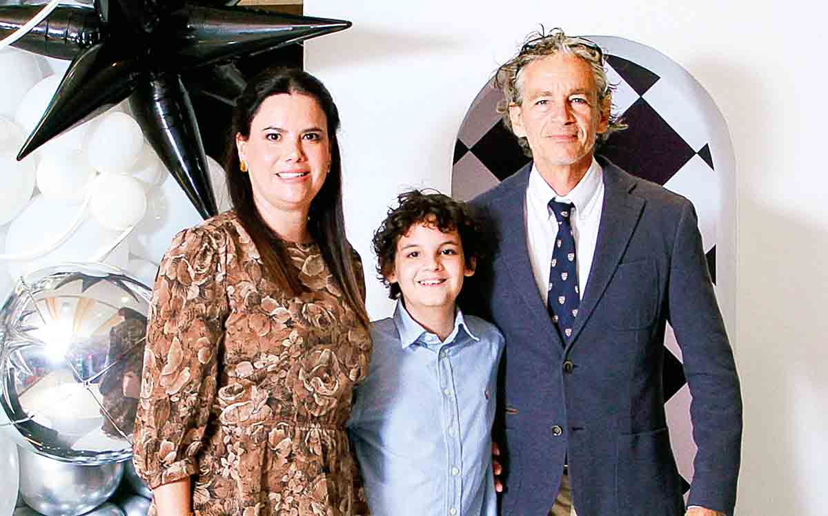 VIRIDIANA DE LERSUNDI, EMILIO LERSUNDI Y JUAN CARLOS LERSUNDI disfrutaron de un video con fotos de los mejores momentos de la generación 2018 – 2024