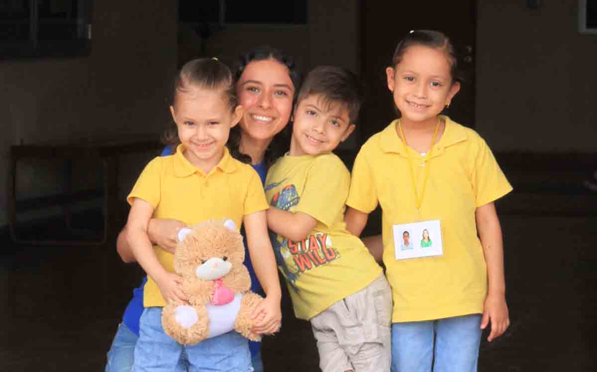 ANA PAULA GONZÁLEZ, VALERIA VALENZUELA, EMILIANO ESCALANTE Y VALERIA ZUÑIGA disfrutaron de una experiencia única en el campamento de la UNE