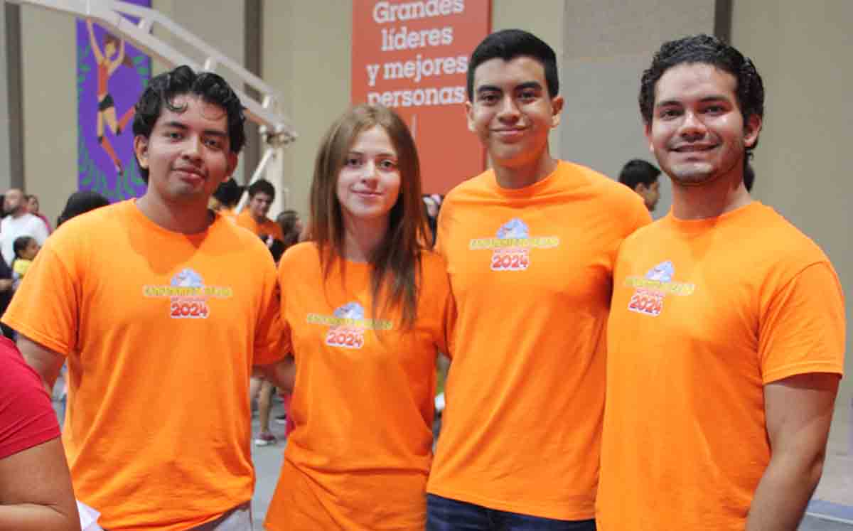 GAEL AVILÉS, MAGGIE VEGA, VÍCTOR LÓPEZ Y ELÍAS MANZUR  disfrutaron de los números músicales