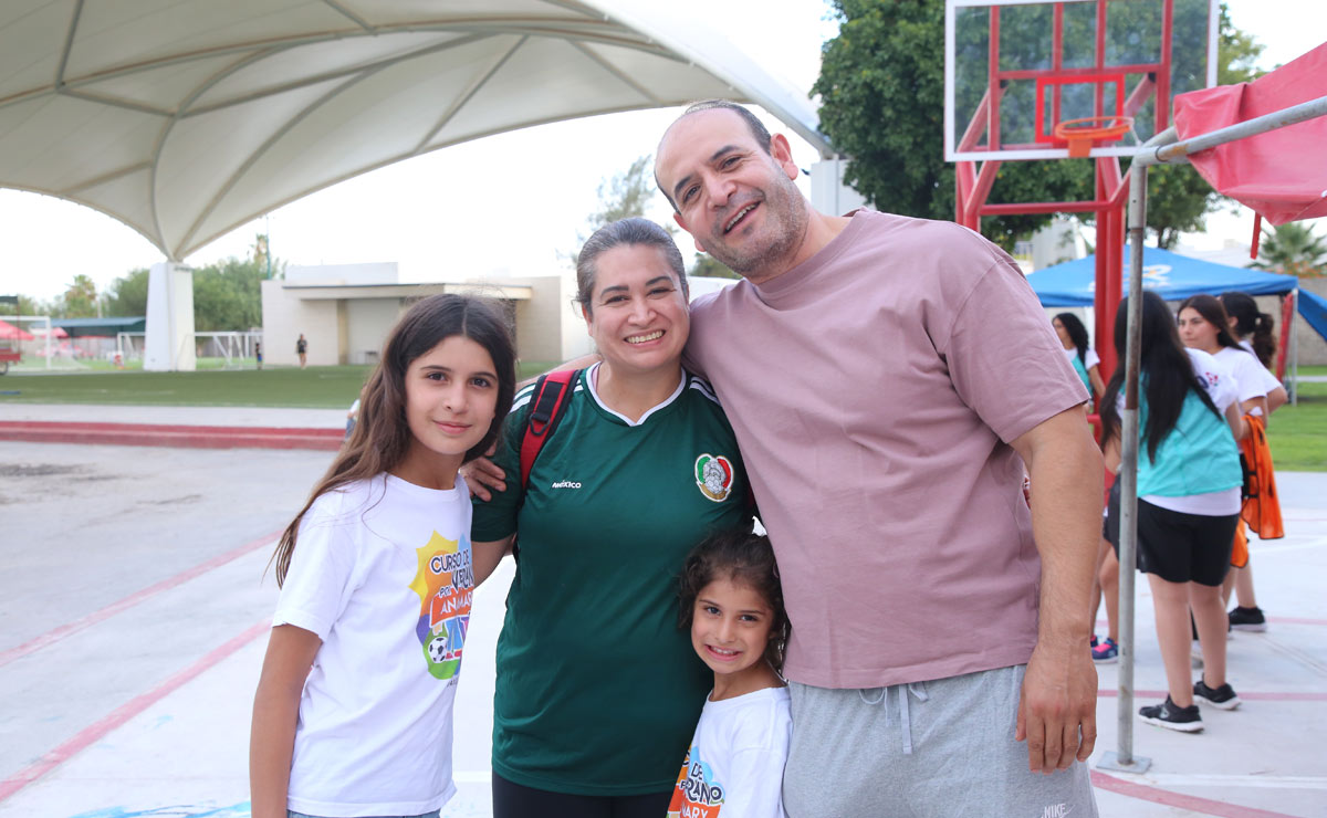 Ana Sofi, Elizabeth, Felipe y María José