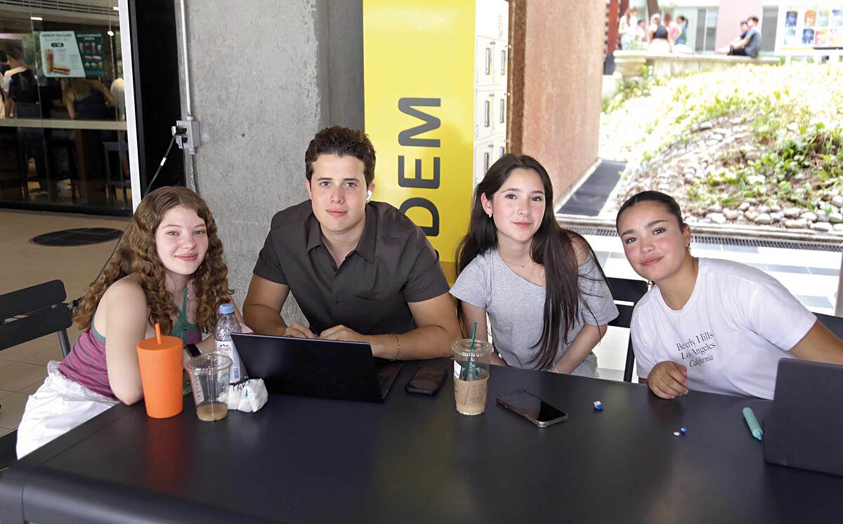 Caro Rivera, Antonio del ángel, Adriana Montemayor y Karla González