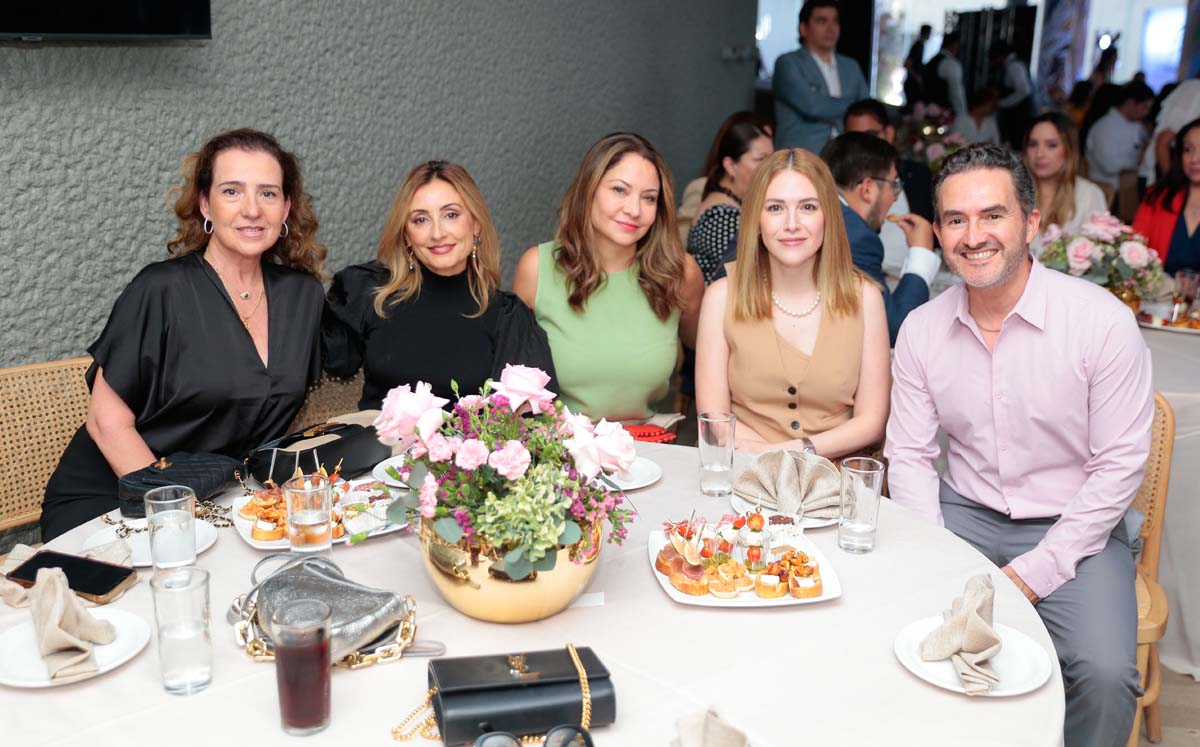 Karla Ferrigno, Lourdes Tirado, Leslie García Novak, Gaby Espinosa de Kuri y Luis Guajardo