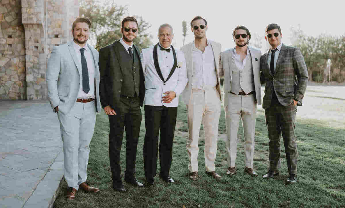 Cuñado y amigos del novio