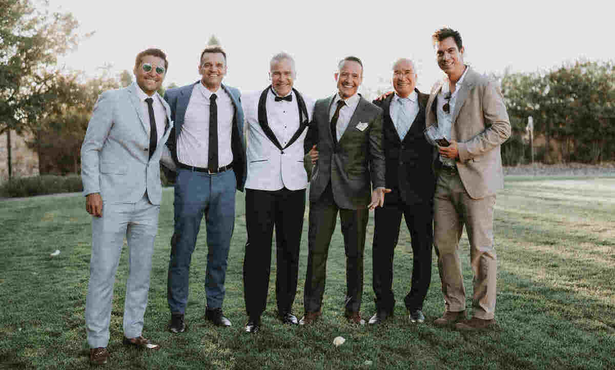 Papá y amigos del novio