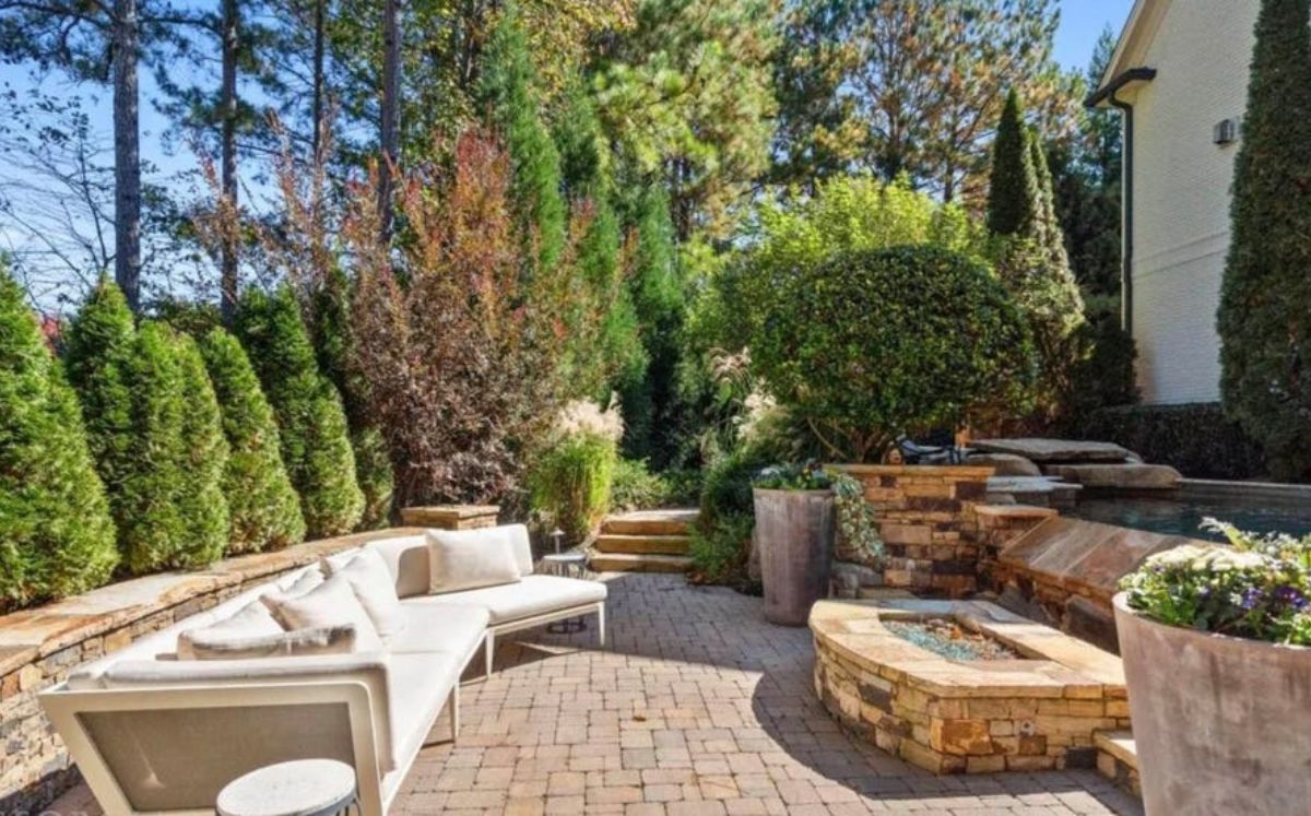 Jardín de la mansión de Whitney Houston (Foto: Realtor/MLS)