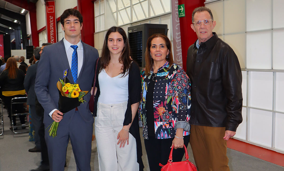 Adrián Ojeda, Luisa Ojeda, Adriana Villegas y Adrián Ojeda