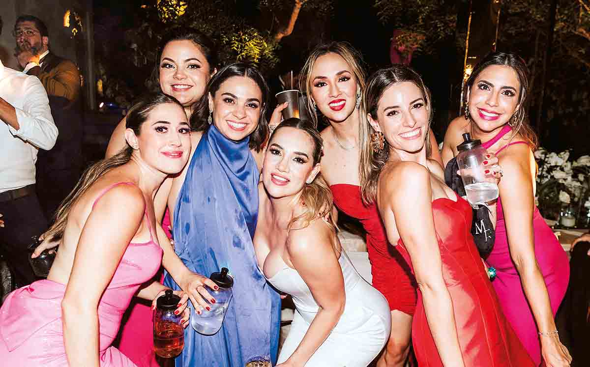BÁRBARA DE TORRE, KARLA DE VIZCARRA, ANA MARCELA DE ARELLANO, MAYELA CARRANCO, MARTHA DE GALVÁN, FERNANDA DE ROBLEBO Y FERNANDA DE MORRIS felices