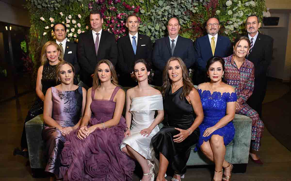 Asistentes a la pedida de María Isabel