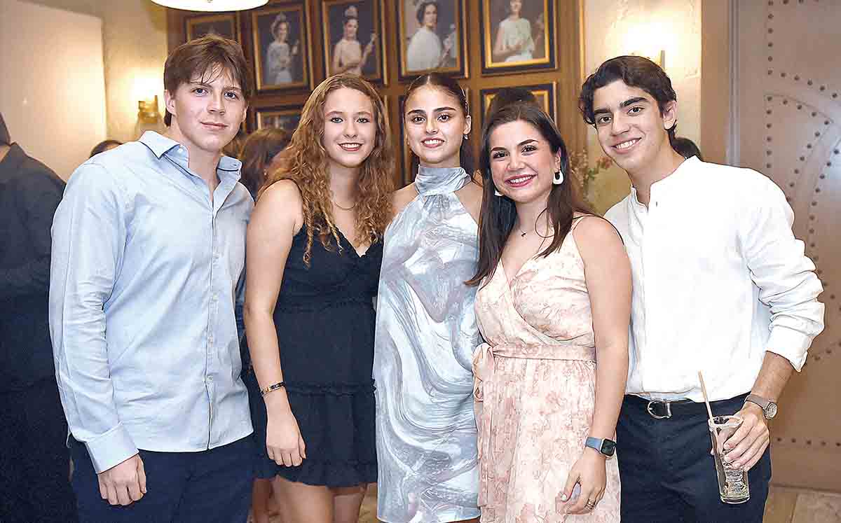 JOSÉ LUIS ORNELAS, MARIFER GUTIÉRREZ, MIRANDA QUINTANILLA, FÁTIMA LACORTE Y PABLO ELIZONDO en el Depo