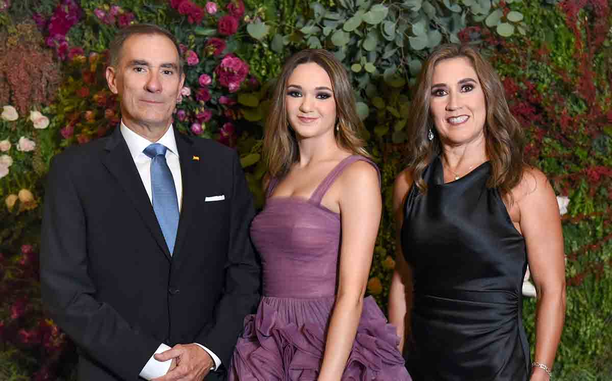 ROBERTO ARGUELLO, MARÍA ISABEL INGUANZO, MARCELA TAMAYO nos regalaron sus mejores sonrisas