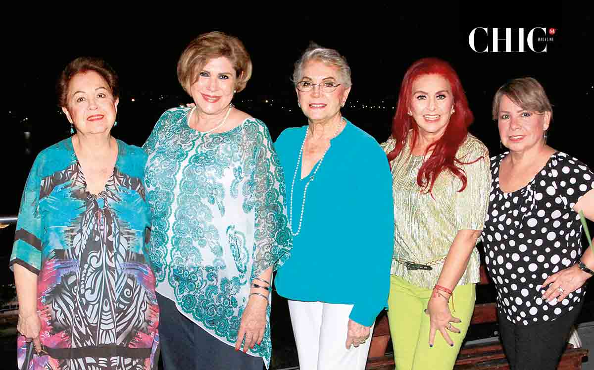 LOURDES PÉREZ, MARGARITA LEGARRETA, CARMELITA GOVELA, EVITA ARRIAGA Y LUPITA AGUILAR disfrutaron de la música en el restaurante Di Garda