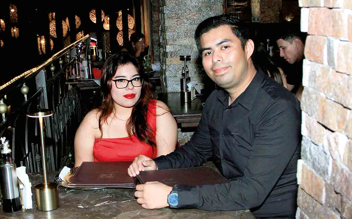SUSANA RIOS y CARLOS GONZÁLEZ llegaron con sus mejores outfits
