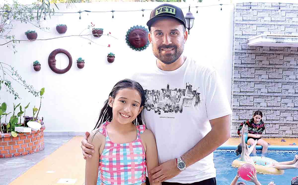 JULIETA ALTAMIRANO Y FELIPE ALTAMIRANO se divirtieron con juegos en el agua