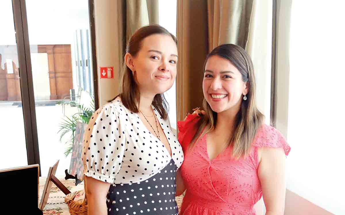 ADRIANA RAZO Y ANA ELISA TORRES llegaron felices al Casino Tampiqueño
