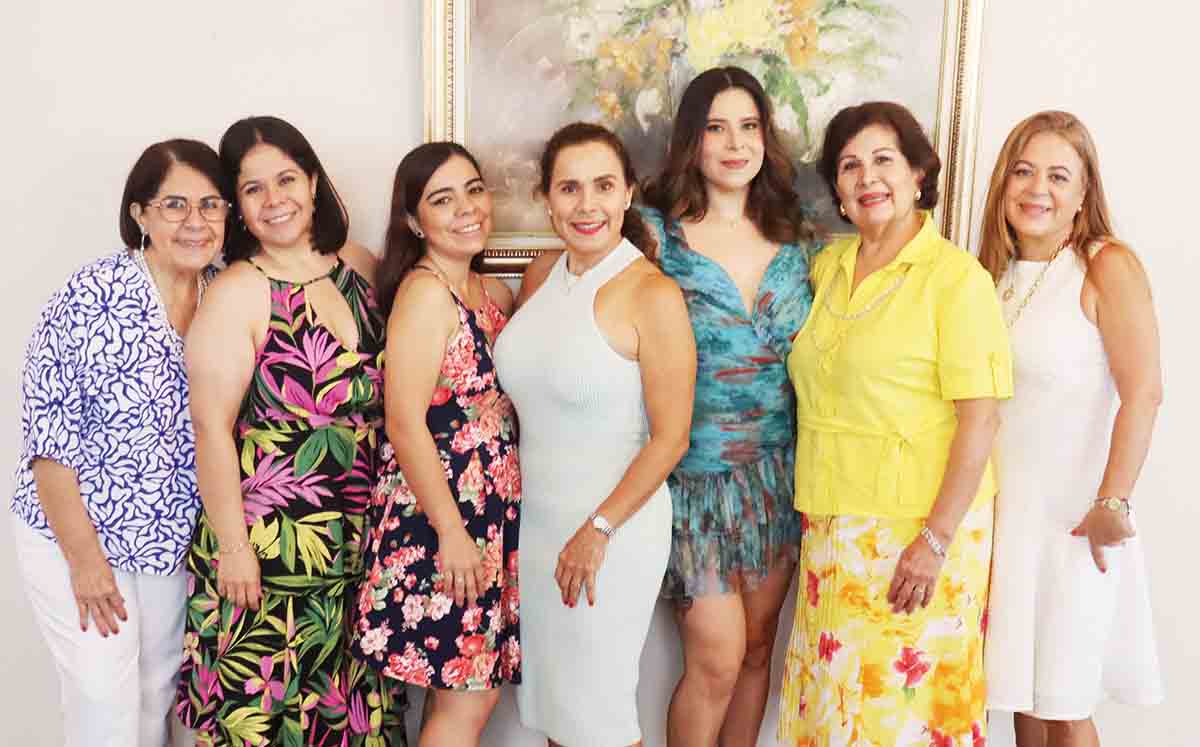 Asistentes lucen geniales bajo nuestra lente