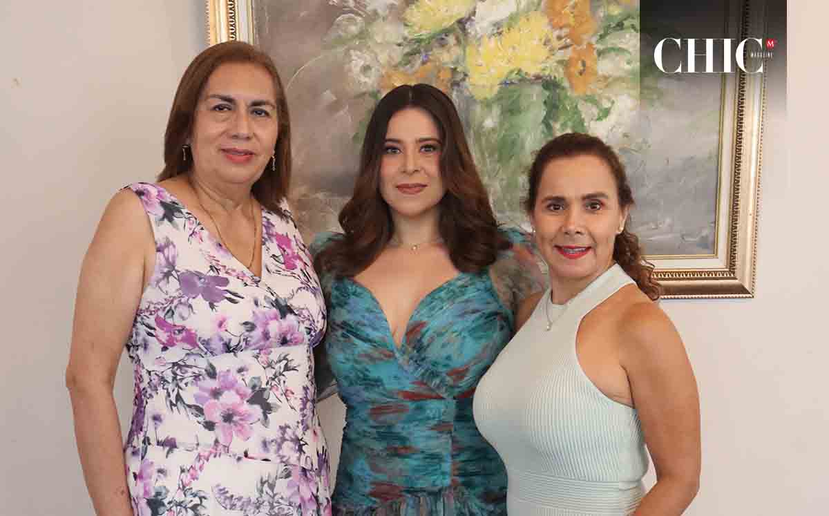 MIRNA HERNÁNDEZ, ARANTXA HERNÁNDEZ, PILAR ERAÑA felices en la despedida de soltera