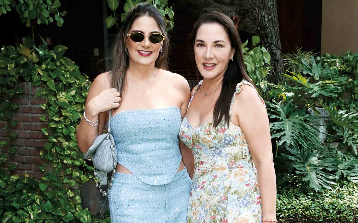Alejandra Hinojosa y Magaly Amparán de Villarreal