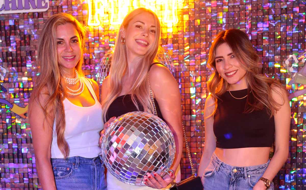 Connie Hernández, Adel Hernández y Rebeca Soto