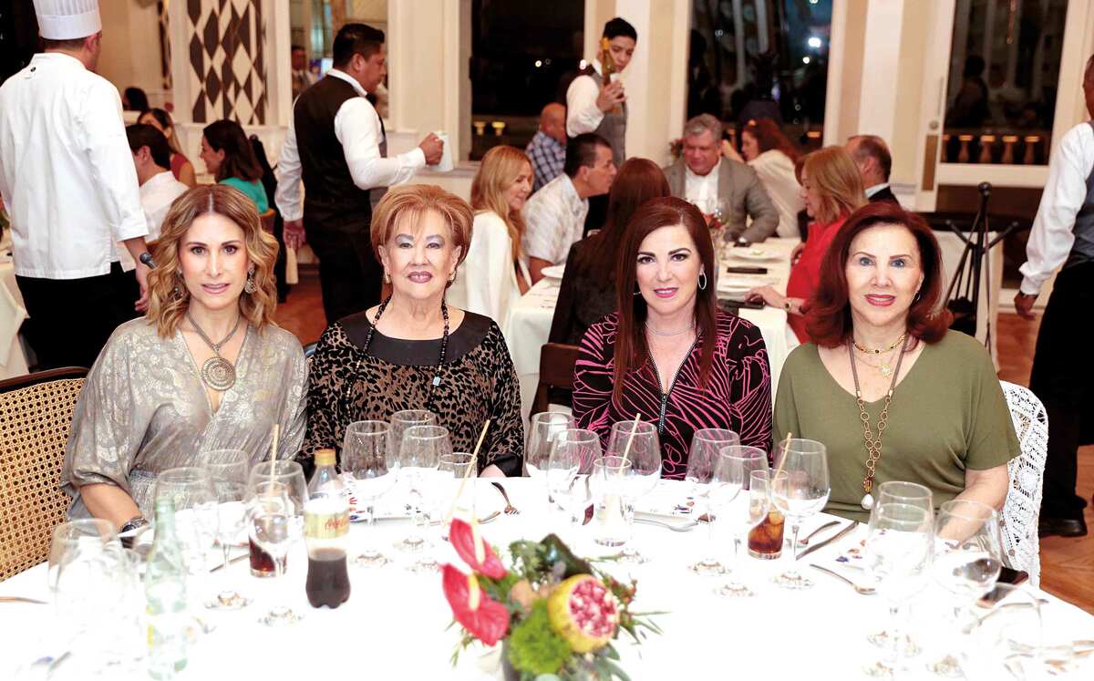 Graciela Tancredi, Graciela Flores, Marlene Dávila y Martha Morales de García